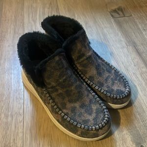 Hey Dude Denny leopard booties. Size 7. Worn once!